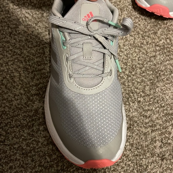 Women’s Adidas Bounce tennis shoes - Picture 2 of 4